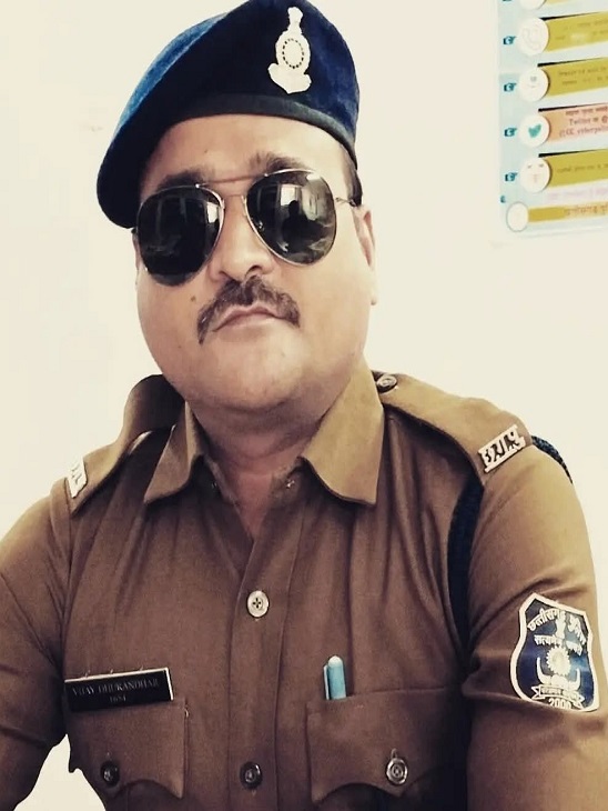 विजय धुरंधर, आरक्षक पुरानी भिलाई थाना में पदस्थ गिरफ्तार