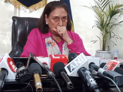 ਪੰਜਾਬ ਮਹਿਲਾ ਕਮਿਸ਼ਨ ਦੀ ਪ੍ਰਧਾਨਪੁਰ ਰਾਜ ਲਾਲੀ ਗਿਲ ਨੂੰ ਜਾਣਕਾਰੀ ਦੇਣ.