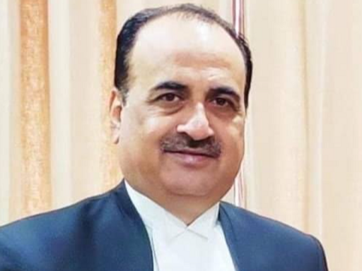 महाधिवक्ता प्रशांत सिंह के खिलाफ याचिका दायर की गई है।