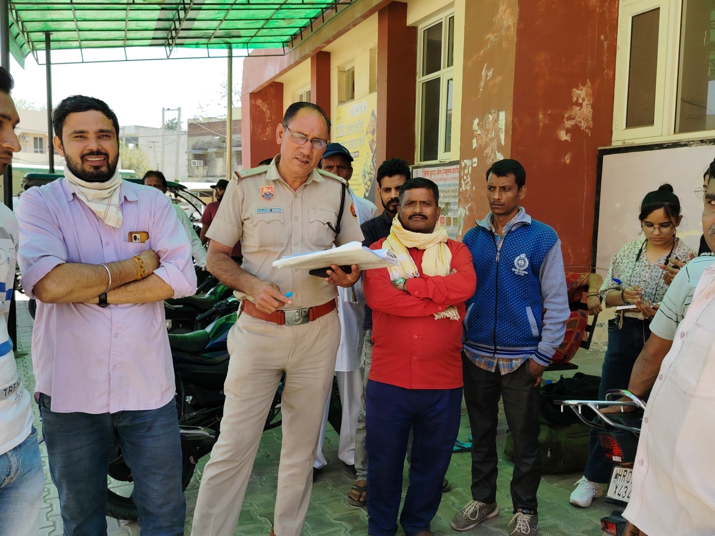 यमुनानगर अस्पताल में व्यक्ति के शव के पोस्टमार्टम के लिए पहुंची पुलिस।