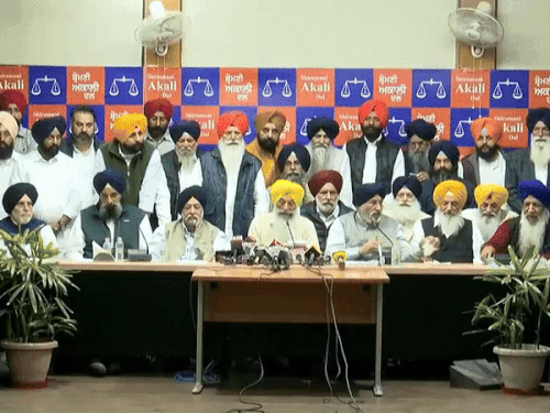 ਮੀਟਿੰਗ ਦੌਰਾਨ ਸ਼੍ਰੋਮਣੀ ਅਕਾਲੀ ਦਲ ਦਾ ਆਗੂ.
