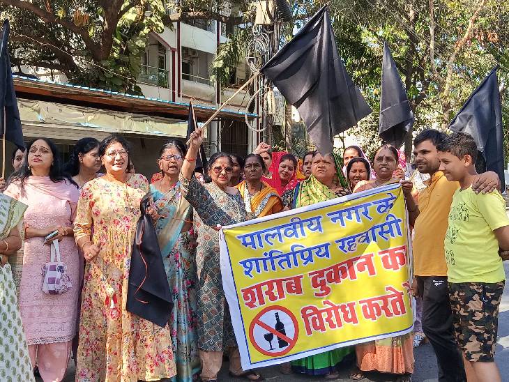 मालवीय नगर में शराब दुकान का विरोध कर चुकी हैं महिलाएं।