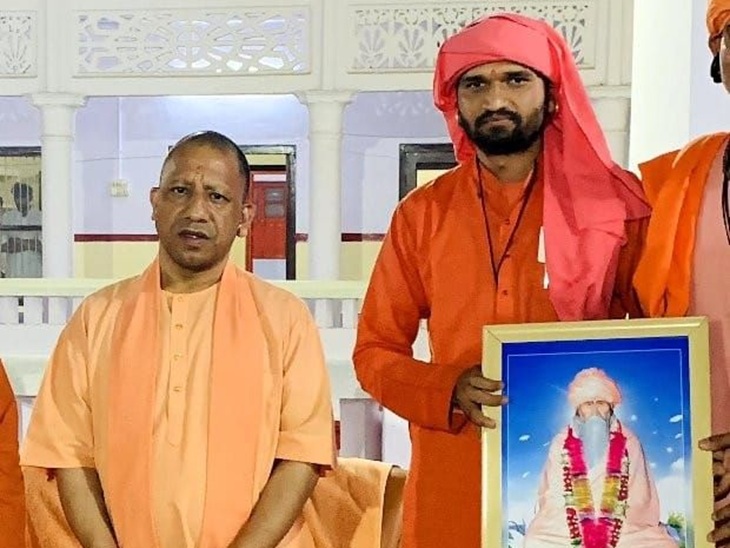 ਨਾਰਨੇੰਡ ਦੇ ਕ aut ਕਲੇਕਲੇਲਨ ਡੇਰਾ ਦੀ ਮਹਾਬਿਲ ਸ਼ੁਕ੍ਰਾਥ ਡੇਰੇ ਵਿਵਾਦਾਂ ਵਿੱਚ ਫਸਿਆ ਹੋਇਆ ਹੈ. ਉਸ ਨੂੰ ਉੱਪਰ ਮੁੱਖ ਮੰਤਰੀ ਦੇ ਅਦਭੁਤ ਦੇ ਨੇੜੇ ਮੰਨਿਆ ਜਾਂਦਾ ਹੈ. - ਫਾਈਲ ਫੋਟੋ