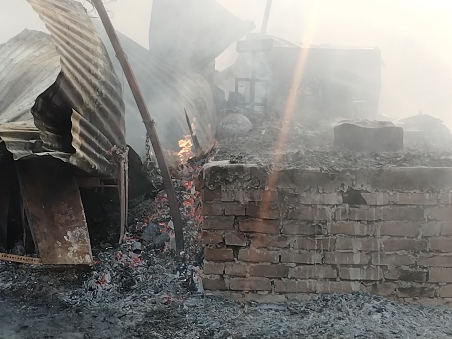 tea shop caught fire due to gas leakage in Danapur