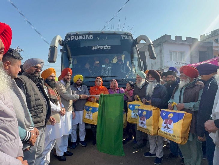 ਸੈਮੀਰਜ਼ ਨੂੰ ਯਾਤਰੀ ਨੂੰ ਵੀ ਸਵਾਰ ਯਾਤਰੀਆਂ ਨੂੰ ਦਿੱਤਾ ਗਿਆ. ਜਿਸ ਵਿੱਚ ਕੰਬਲ, ਸ਼ੀਟ, ਸ਼ੀਸ਼ੇ, ਜ਼ੈਸ਼ੀ, ਕੱਚ, ਕੰਘੀ, ਆਦਿ ਜ਼ਰੂਰੀ ਚੀਜ਼ਾਂ ਸਨ.