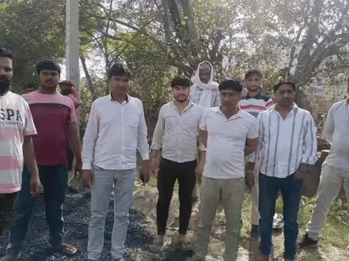 ਪਿੰਡ ਵਾਸੀਆਂ ਨੇ ਮੰਗ ਕੀਤੀ ਹੈ ਕਿ ਸੜਕ ਨਿਰਮਾਣ ਕਾਰਜ ਨੂੰ ਤੁਰੰਤ ਰੋਕਿਆ ਜਾਏਗਾ ਅਤੇ ਉੱਚ ਪੱਧਰੀ ਜਾਂਚ ਕਰਵਾਏ ਜਾਣੇ ਚਾਹੀਦੇ ਹਨ.