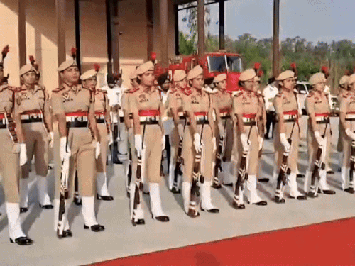 ਗਵਰਨਰ ਗੁਲਾਬ ਚੰਦ ਕਟਾਰੀਆ ਨੂੰ ਸ਼੍ਰੀ ਕਰਤਾਰਪੁਰ ਸਾਹਿਬ ਲਾਂਘੇ ਦੇ ਪਹੁੰਚਣ 'ਤੇ ਸਨਮਾਨ ਦਿੱਤਾ ਗਿਆ ਸੀ.