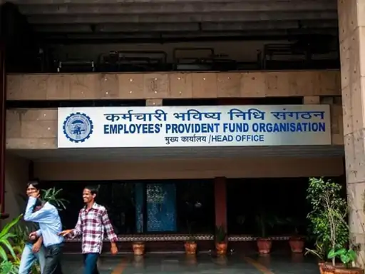 28 मार्च को EPFO ने PF से ऑटो क्लेम की लिमिट बढ़ाकर ₹5 लाख करने की मंजूरी दी थी। - Dainik Bhaskar