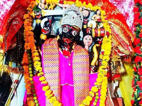 दिन में तीन बार बदलता है मां का रूप; नवरात्र में लग रहा भक्तों का तांता। - Dainik Bhaskar