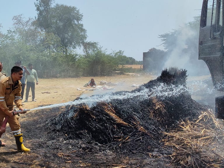 Dumper Fire Razorback The dumper caught fire due to a spark from the garbage heap