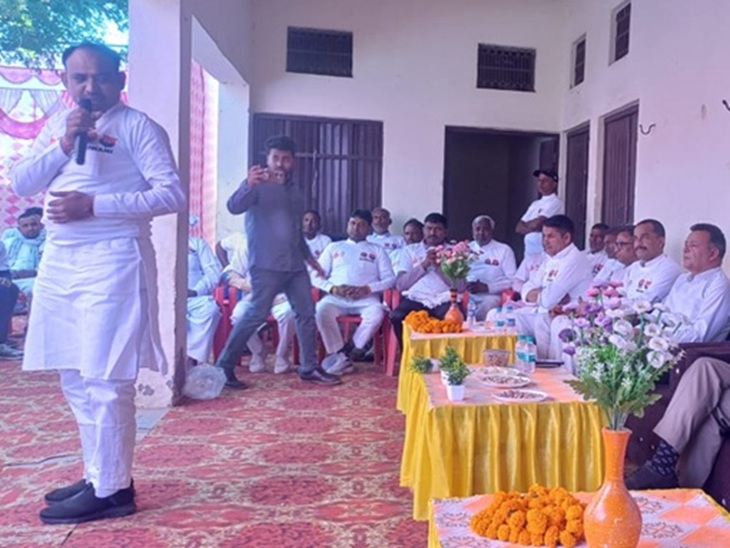 साइक्लोथॉन यात्रा के दौरान संबोधित करते हुए विधायक कपूर वाल्मीकि