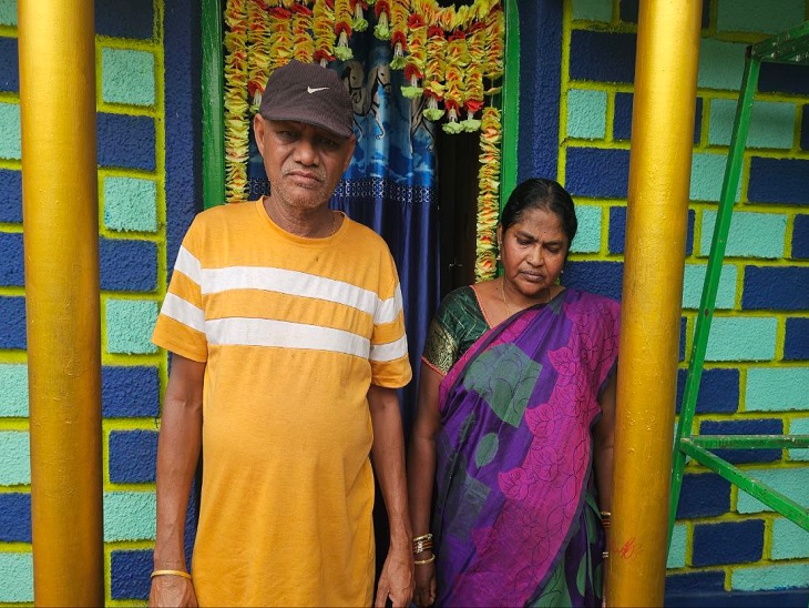 सुबह करीब 4 बजे जब नरेश उठे तो घर के जादू टोना देखकर काफी दहशत में आ गए।