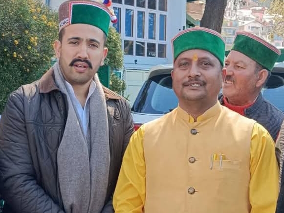 लोक निर्माण मंत्री विक्रमादित्य के साथ परमजीत