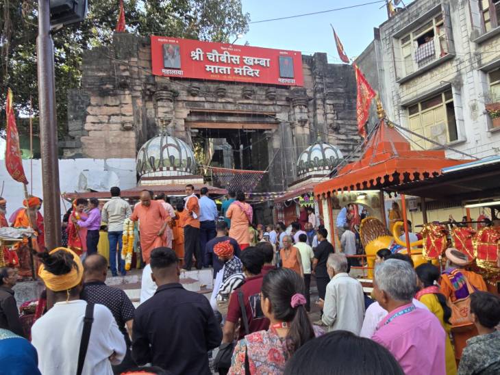 चौबीस खंबा माता मंदिर से शुरू हुई नगर पूजा हांडी फोड़ भैरव मंदिर पर समाप्त होगी।