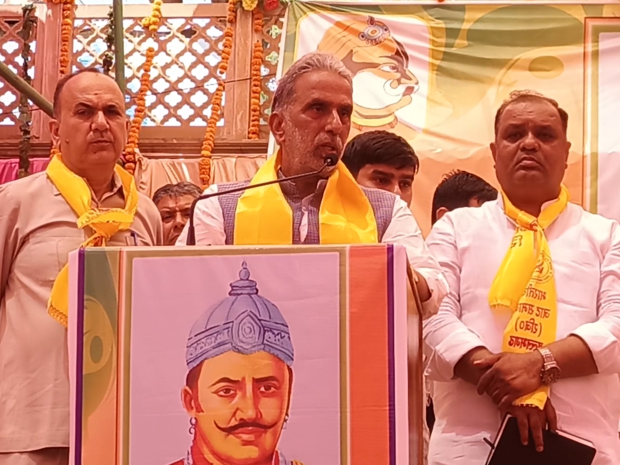 राजा नाहर सिंह की जयंती समारोह में पहुंचे केंद्रीय राज्य मंत्री कृष्ण पाल गुर्जर।