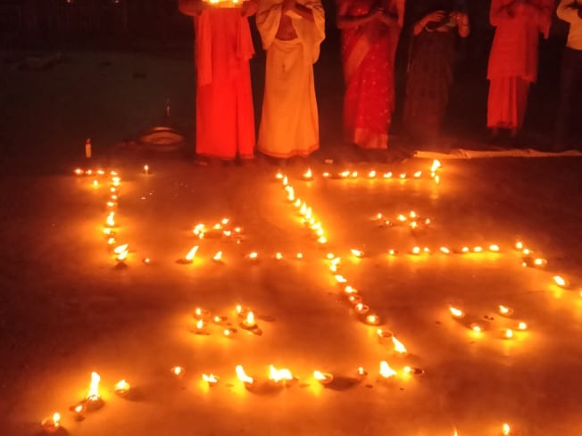 रामघाट पर 11 लाख दीपों का प्रज्वलन किया गया।