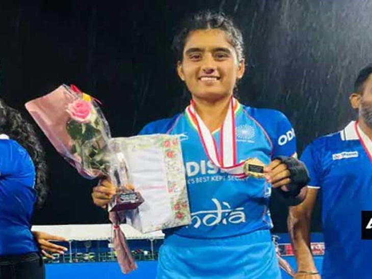 जींद के गांव की अन्नू, जिसका सीनियर हॉकी टीम में चयन हुआ है।