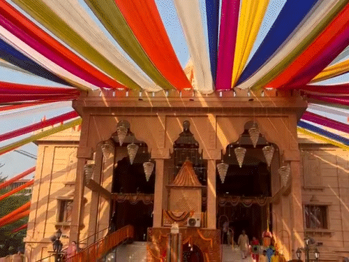 रायपुर के VIP रोड स्थित राम मंदिर में सुबह से भक्तों की भीड़।