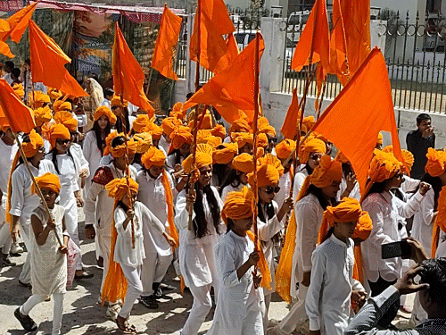 There were many programs on the birth anniversary of Lord Rama in Sardarshahar, Churu. Hundreds of devotees attended these programs wearing saffron safa.