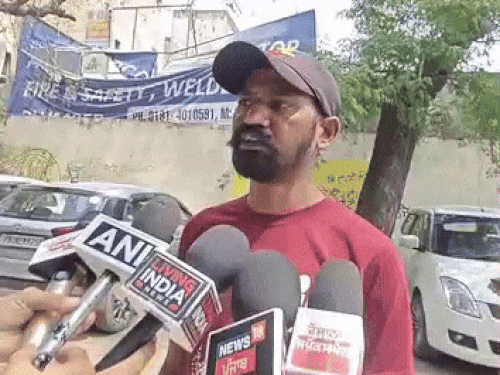 ਪੀੜਤ ਕੇਸ ਬਾਰੇ ਜਾਣਕਾਰੀ ਦਿੰਦਾ ਹੈ.