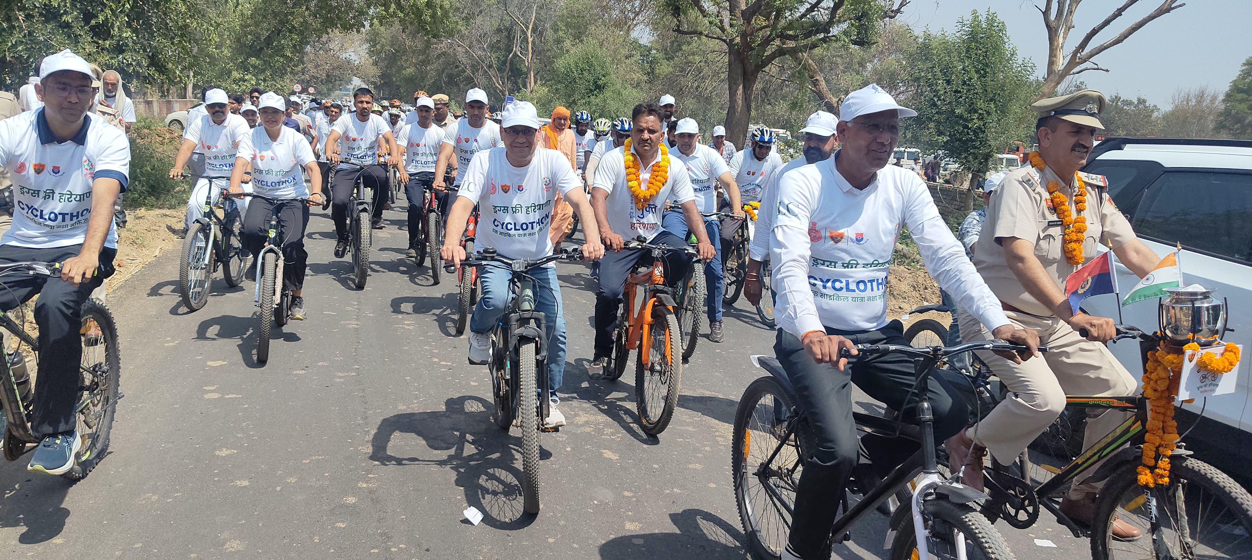 ਮਹਿੰਦਰਗੜ ਵਿਧਾਇਕ ਕੰਵਰ ਸਿੰਘ ਯਾਦਵ ਨੇ ਸਾਈਕਲ ਚਲਾ ਰਹੇ ਸੀ