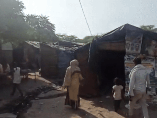 दादरी में कॉलेज रोड़ पर बनी झुग्गियां।