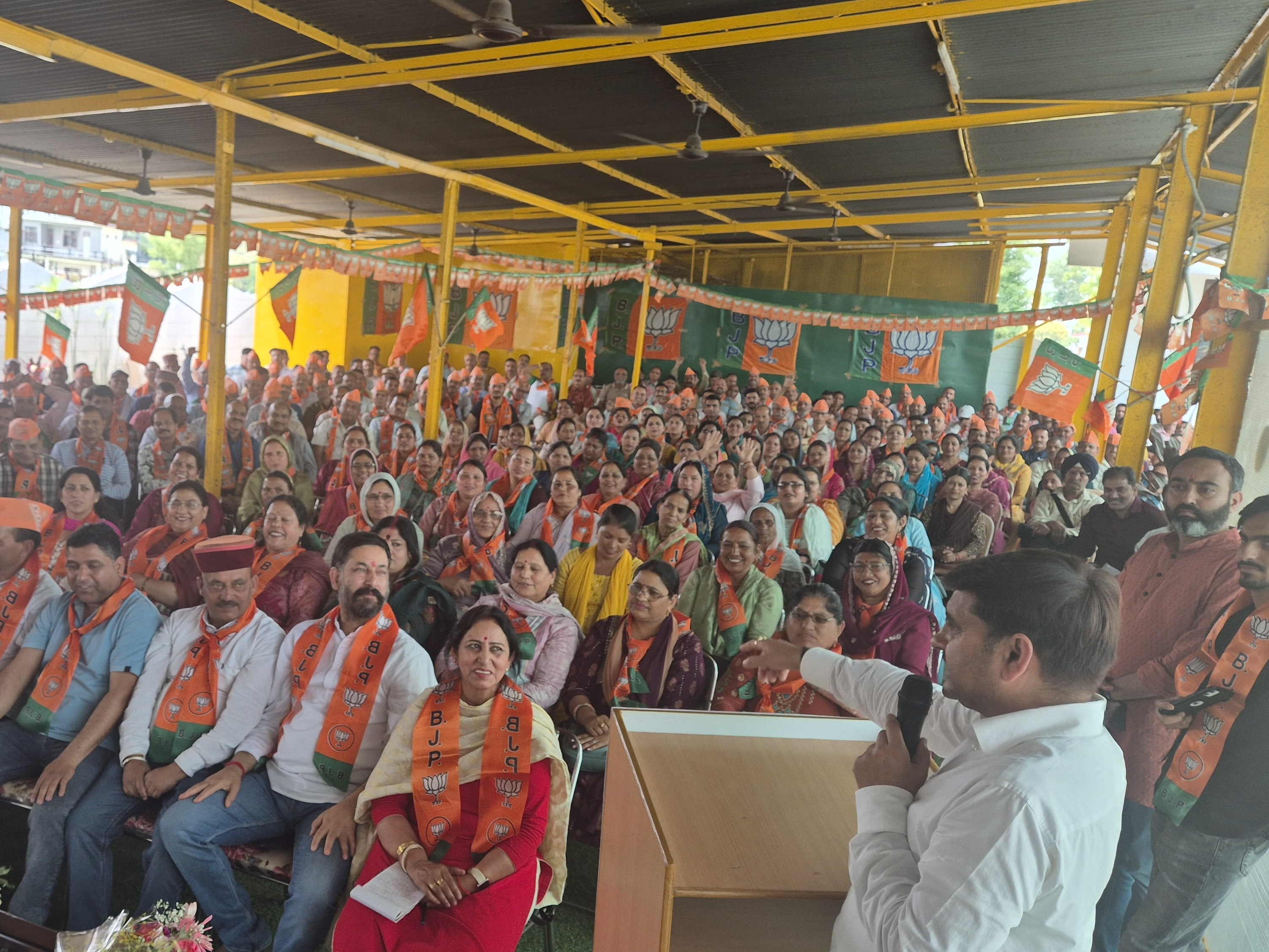 कार्यक्रम में उपस्थिति।