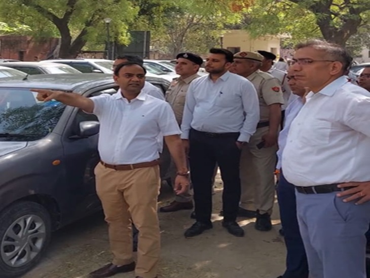 ਡੀ.ਸੀ. ਦੱਦਰ ਖਡਦਾਤ ਨੇ ਛੋਟੇ ਸਕੱਤਰੇਤ ਦੀ ਪਾਰਕਿੰਗ ਦਾ ਮੁਆਇਨਾ ਕਰ ਰਿਹਾ ਸੀ.