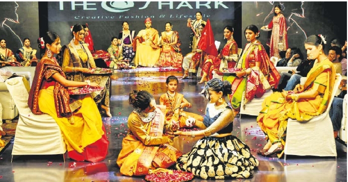 Fusion Ramp Walk Cancer survivors walked the ramp, models showed ethnic fusion | कैंसर ...