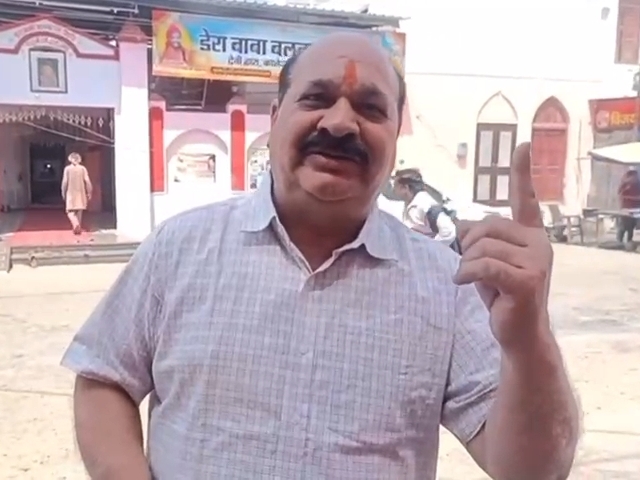 'ਆਪ' ਦੇ ਨੇਤਾ ਅਰੁਣ ਵਹਵਾ ਨੂੰ ਸੋਸ਼ਲ ਮੀਡੀਆ 'ਤੇ ਸੜਕ ਬਾਰੇ ਬੋਲਦਿਆਂ ਬੋਲਿਆ.