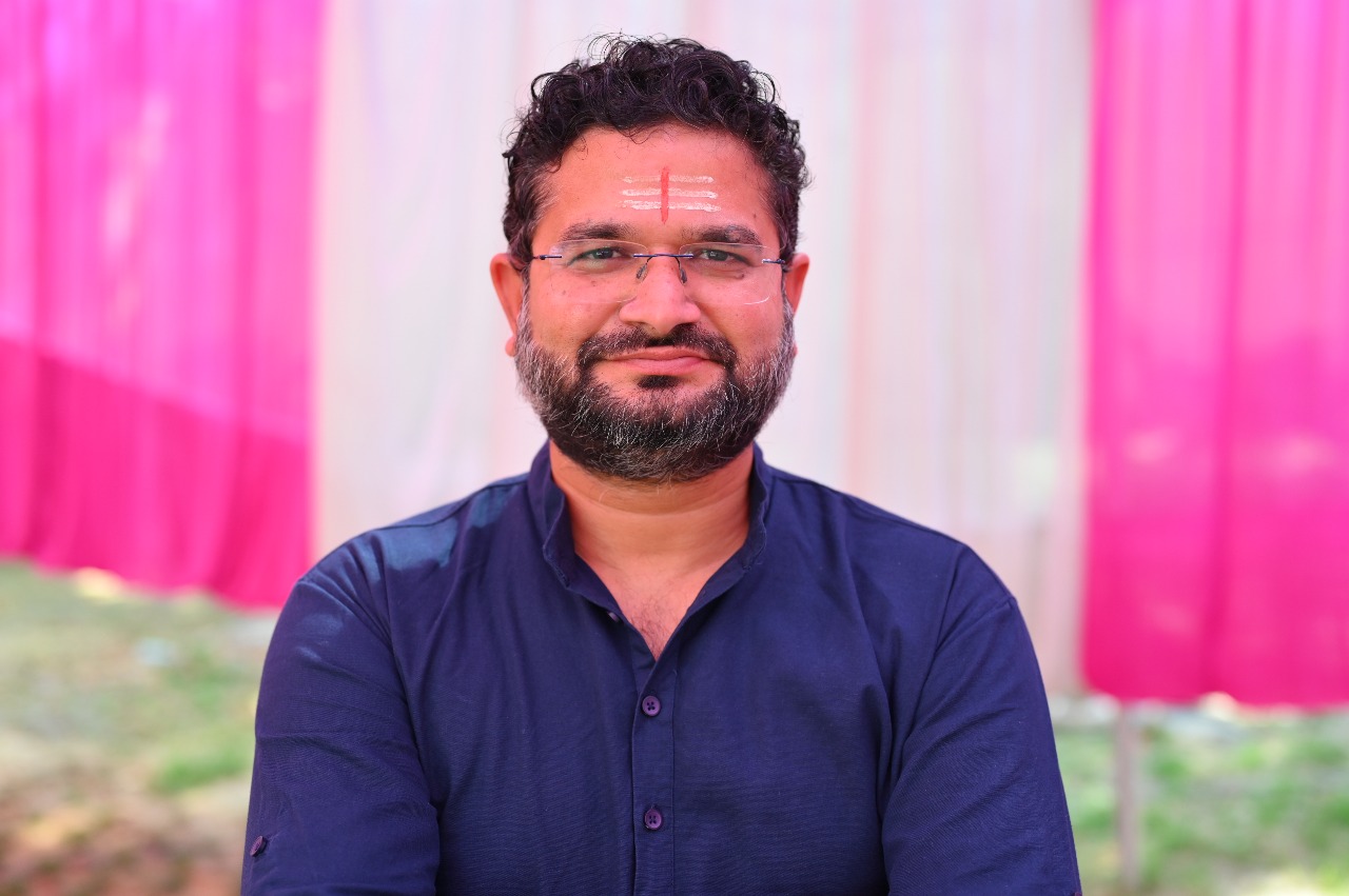 ਚੋਰ ਸ਼ਿਵ ਸੈਨਾ ਰਿਟੂਰਾਜ ਦੇ ਨੌਜਵਾਨ ਰਾਜ ਪ੍ਰਧਾਨ ਦੀ ਦੁਕਾਨ ਵਿੱਚ ਦਾਖਲ ਹੋਏ.