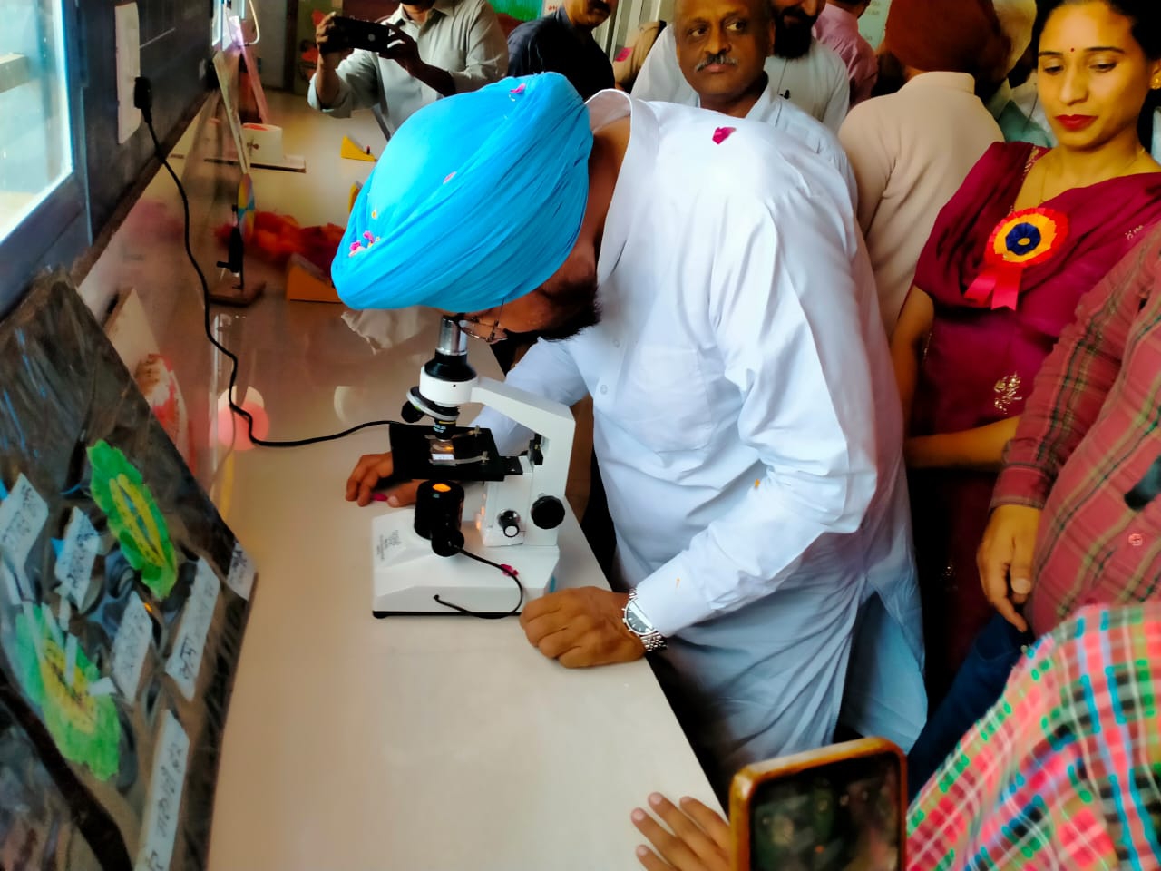 ਮੈਲਾ ਵਿੱਚ ਪ੍ਰਾਪਤ ਕਰਨ ਵਾਲੇ ਉਪਕਰਣ.