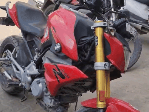 ਸੋਮੋਟਾ ਦੀ ਬਾਈਕ ਜਿਸ ਤੋਂ ਉਹ ਗੁਰੂ ਜੀ ਨੂੰ ਗਈ. ਹਾਦਸੇ ਵਿੱਚ ਸਾਈਕਲ ਮਾਮੂਲੀ ਤੌਰ ਤੇ ਨੁਕਸਾਨਿਆ ਗਿਆ ਹੈ.