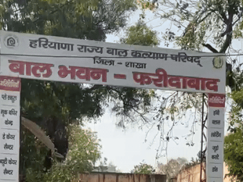 ਬਾਲ ਭਾਵਾਨ, ਜਿੱਥੇ ਟਾਇਲਟ ਵਿੱਚ ਬਰਤਨ ਧੋਣ ਵਾਲੇ ਬੱਚਿਆਂ ਦੀ ਵੀਡੀਓ ਸਾਹਮਣੇ ਆਈ ਹੈ.