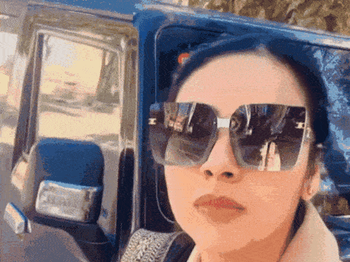 ਲੇਡੀ ਕਾਂਸਟੇਬਲ ਅਮੇਂਦੀਪ ਕੌਰ ਨੇ ਥੋਰ ਕਾਰ ਦੇ ਨਾਲ ਵਰਦੀ ਵਿੱਚ ਪਲੇਸ ਵਿੱਚ ਸੋਸ਼ਲ ਮੀਡੀਆ ਤੇ ਸੋਸ਼ਲ ਮੀਡੀਆ ਨੂੰ ਸਾਂਝਾ ਕੀਤਾ ਹੈ.