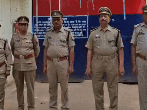 जेल अधीक्षक पर पहले भी हो चुकी है कार्रवाई।