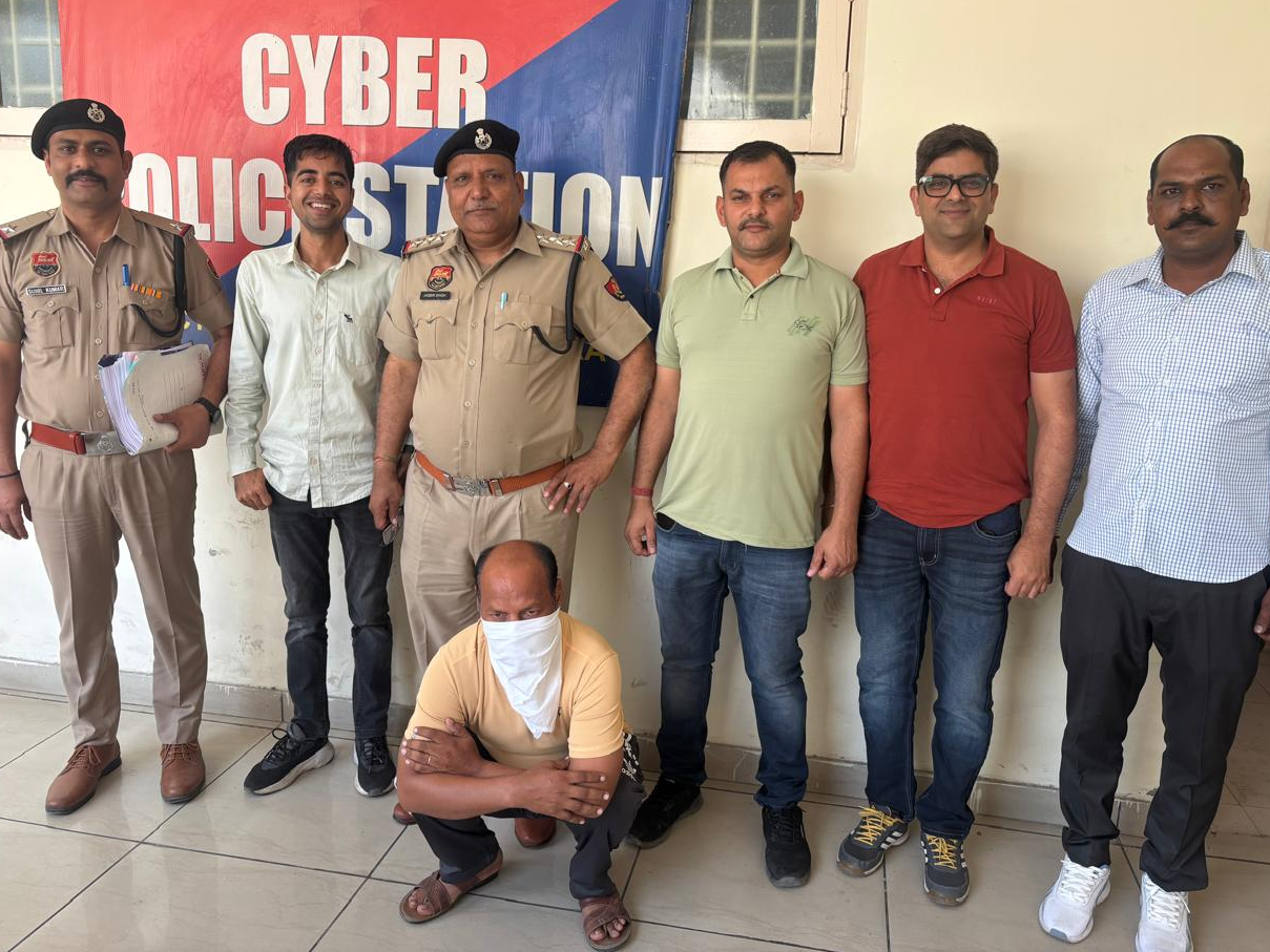 नकली CBI अधिकारी बन 64 लाख की धोखाधड़ी का आरोपी विक्की। - Dainik Bhaskar