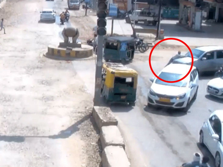 हवलदार को कार पर लटकाकर बदमाश कार दौड़ाते रहे।