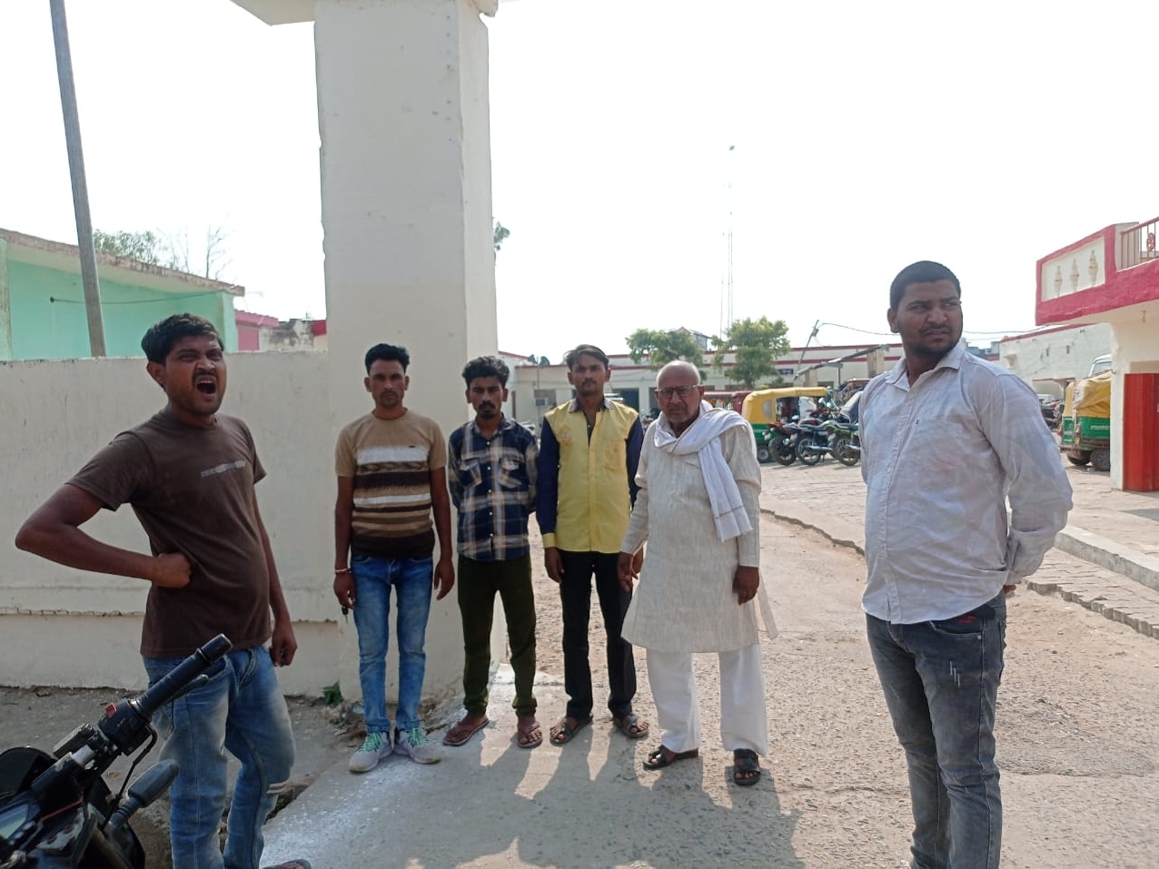 Elderly man died after being hit by a train | ट्रेन से कटकर बुजुर्ग की ...