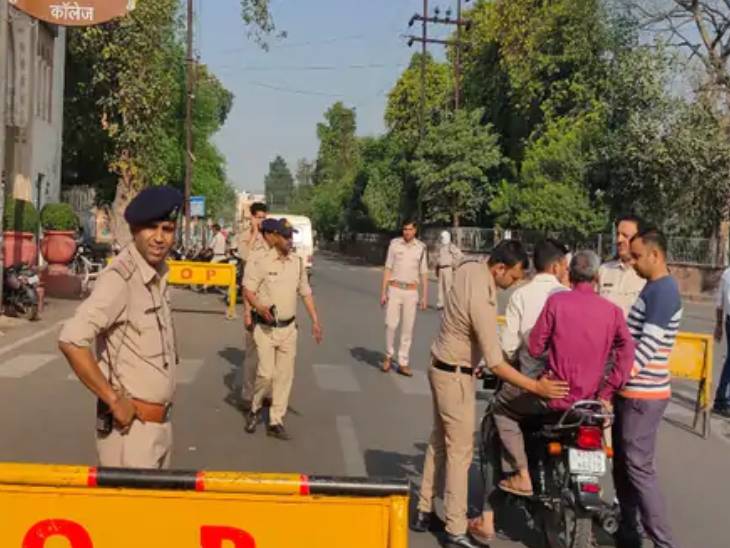 पुलिस ने नाकाबंदी कर बदनापुरा रोड से दो आरोपियों को गिरफ्तार कर लिया।