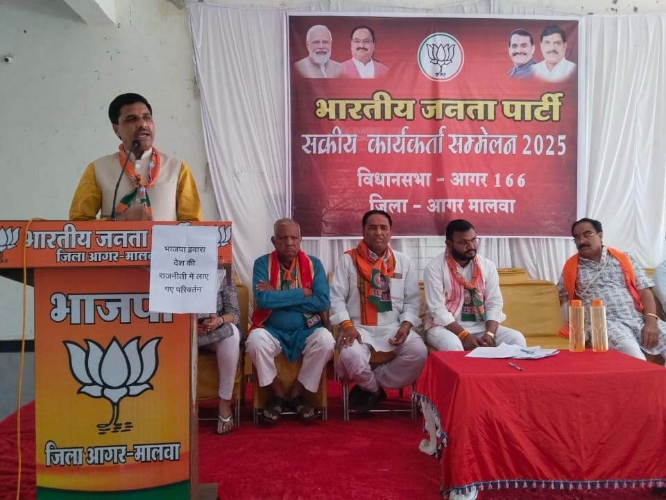 भाजपा नेताओं ने कार्यकर्ताओं को संबोधित किया।
