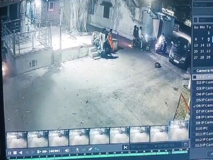 3 दो पहिया गाड़ियों में सवार होकर गए थे गाली गलौज करने।