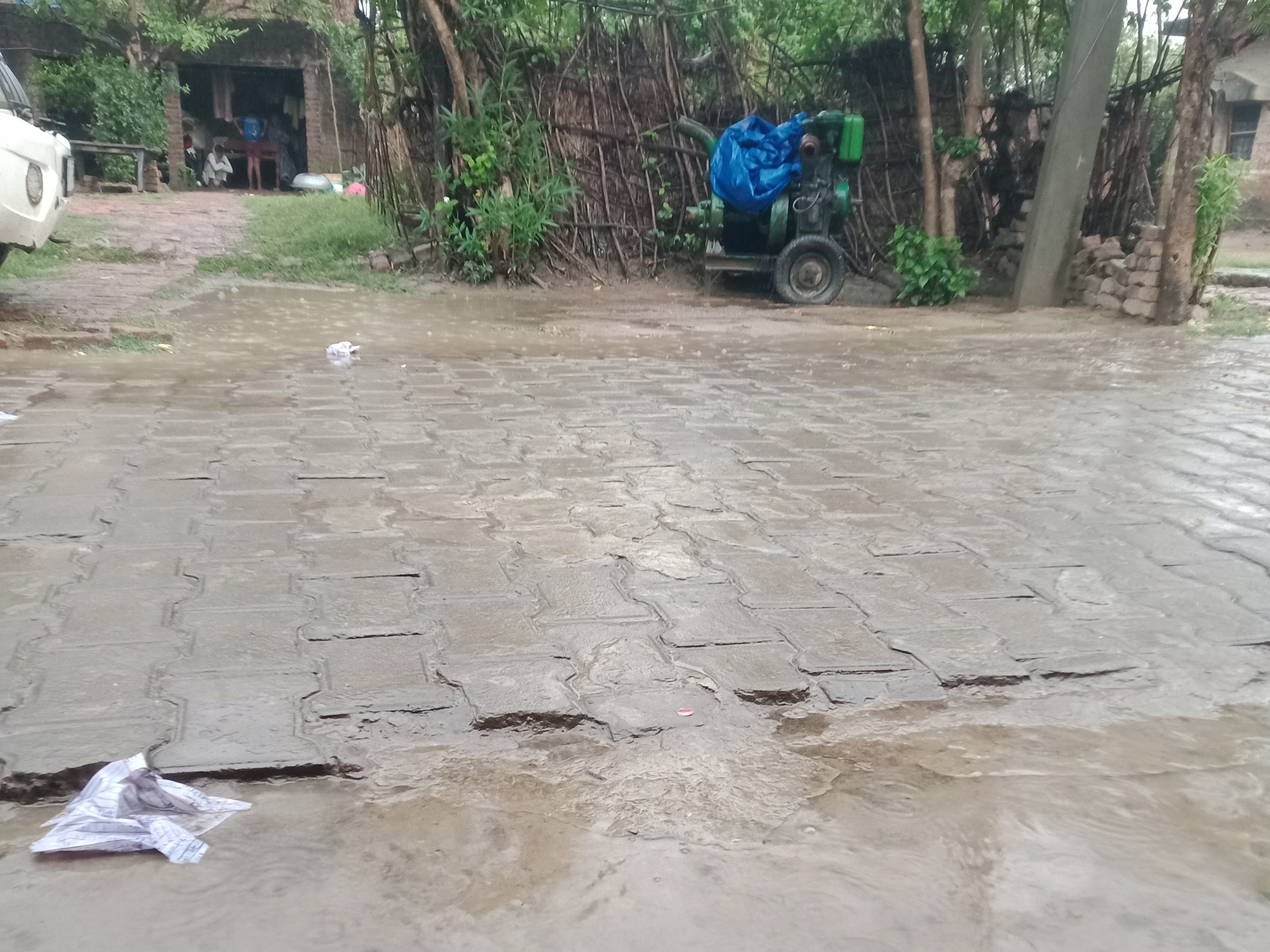 Farmers are troubled by strong winds and rain in Balrampur | बलरामपुर में  तेज हवा और बारिश से किसान परेशान: गेहूं की फसल को नुकसान, मौसम विभाग ने  जारी किया अलर्ट -