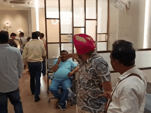 ਕੋਚਿੰਗ ਸਟਾਫ ਮੌਕੇ 'ਤੇ ਮੌਜੂਦ ਹੈ. ਫਾਇਰਿੰਗ ਦੇ ਦੌਰਾਨ, 20 ਵਿਦਿਆਰਥੀ ਕੇਂਦਰ ਵਿੱਚ ਮੌਜੂਦ ਸਨ.