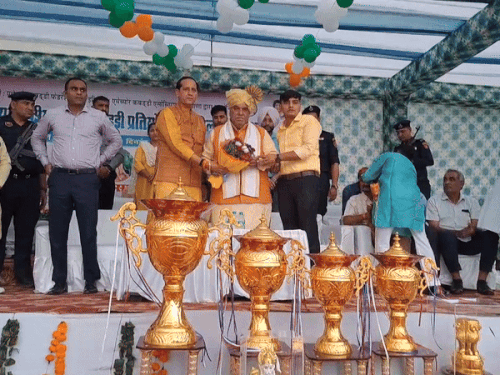 ਐਸੋਸੀਏਸ਼ਨ ਦੇ ਅਧਿਕਾਰਾਂ ਨੇ ਤੂਫਾਨ ਤੋਂ ਪਹਿਲਾਂ ਸਟੇਜ 'ਤੇ ਪਹੁੰਚਣ' ਤੇ ਮੰਤਰੀ ਦਾ ਸਵਾਗਤ ਕਰਨ ਦਾ ਸਵਾਗਤ ਕੀਤਾ.