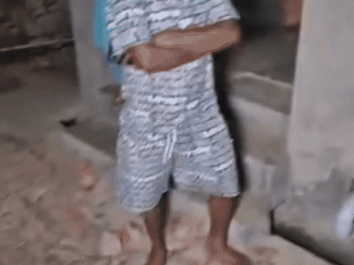 ਝਗੜੇ ਤੋਂ ਬਾਅਦ ਗਲੀ ਵਿਚ ਇੱਟਾਂ ਖਿੰਡੇ.