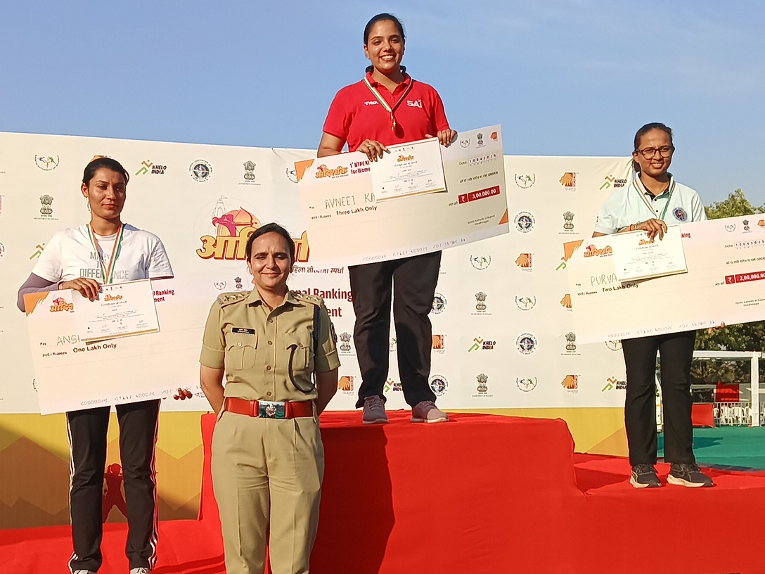 टूर्नामेंट में पश्चिम बंगाल, हरियाणा, पंजाब, महाराष्ट्र, दिल्ली, झारखंड और उत्तर प्रदेश की महिला खिलाड़ियों ने फाइनल में पुरस्कार जीते।