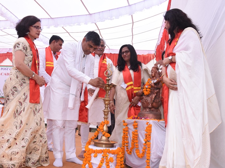 ਸ੍ਰੀਮਤੀ ਮੈਦਾਨਾ ਨੇ ਸਰਕਾਰੀ ਮਹਿਲਾ ਕਾਲਜ ਦੇ ਕਨਵੋਕੇਸ਼ਨ ਦਾ ਉਦਘਾਟਨ ਕਰਨਾ.