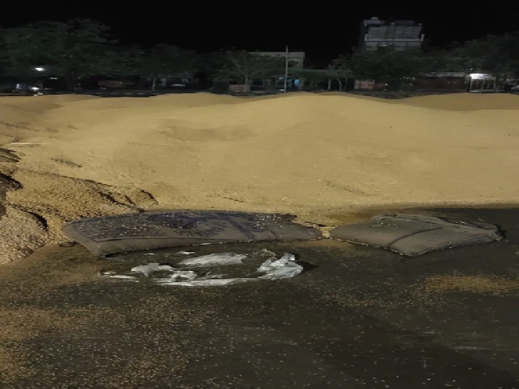 ਅੰਜਾਮਤਿਮੀ ਵਿਚ, ਮੀਂਹ ਵਿਚ ਭਿੱਜੀਆਂ ਕਣਕ ਭਿੱਜੀਆਂ.