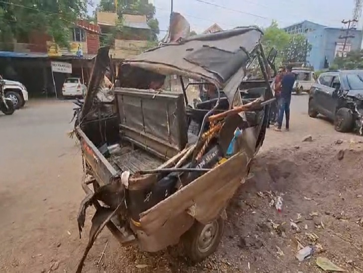 आटो के उड़े परखच्चे